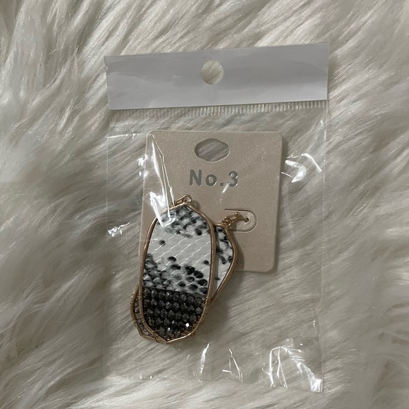 Oval Snakeskin Earrings New - Picture 7 of 7